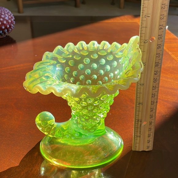 Stunning RARE Fenton Topaz Opalescent Hobnail Cornucopia candlestick. - Picture 8 of 10